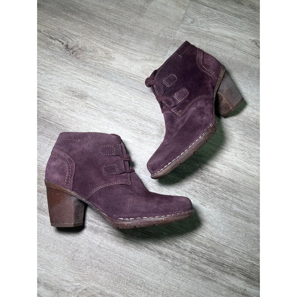 Unstructured by Clarks beautiful purple suede size 7 shoe‎